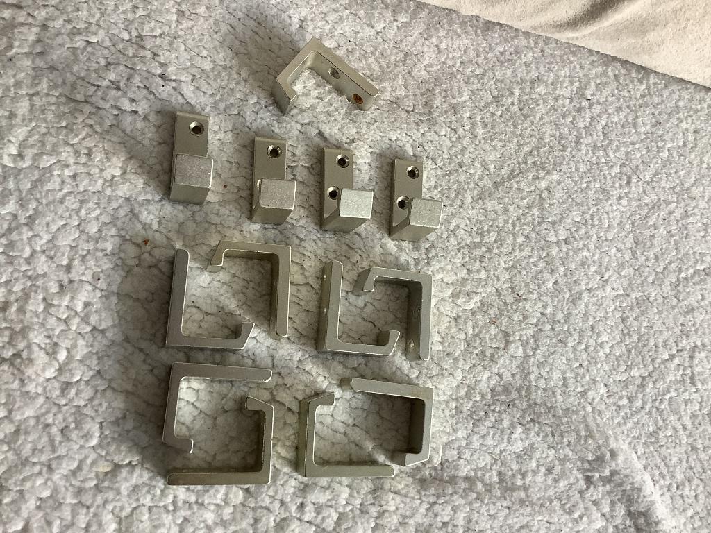 13 aluminium kapstokhaken compleet met schroeven., Zo goed als nieuw, Minder dan 100 cm, Metaal, Ophalen