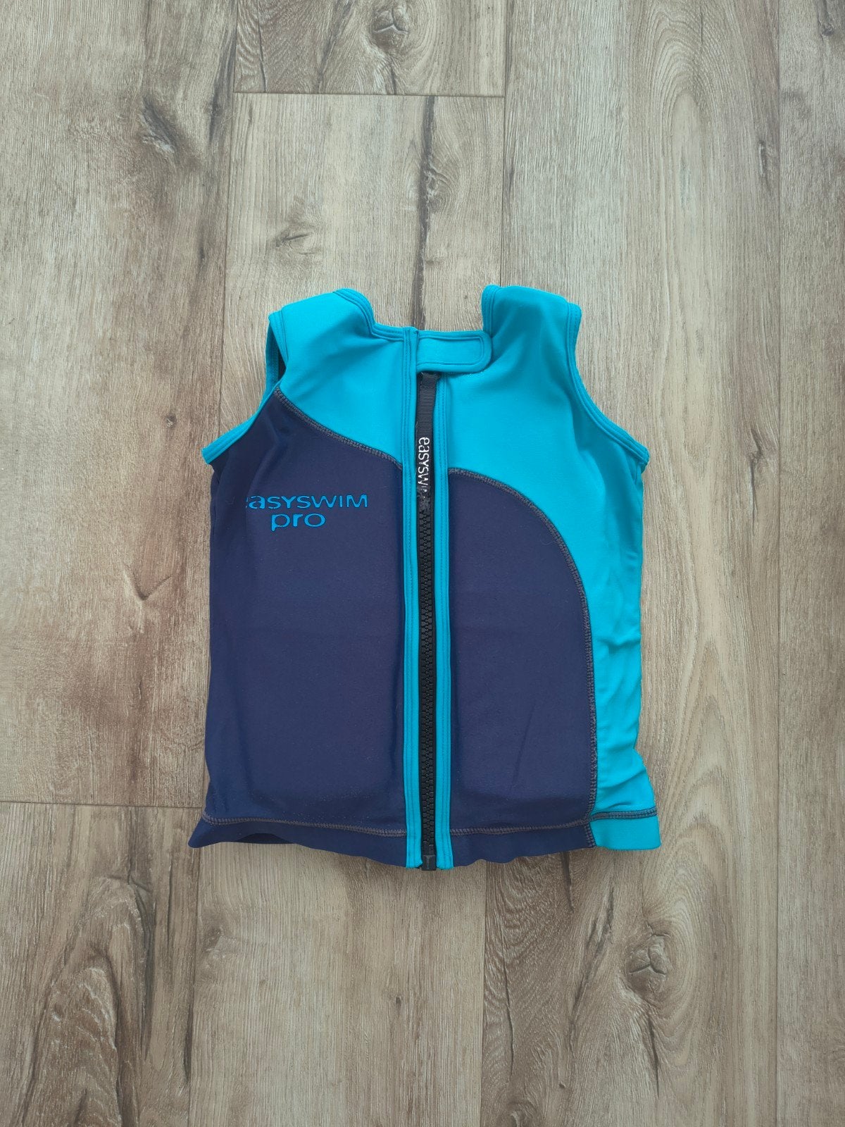Mooi blauw EasySwim Pro zwemvest, drijfvest zwemles, maat M., Kinderen en Baby's, Kinderkleding | Kinder-zwemkleding, Gebruikt