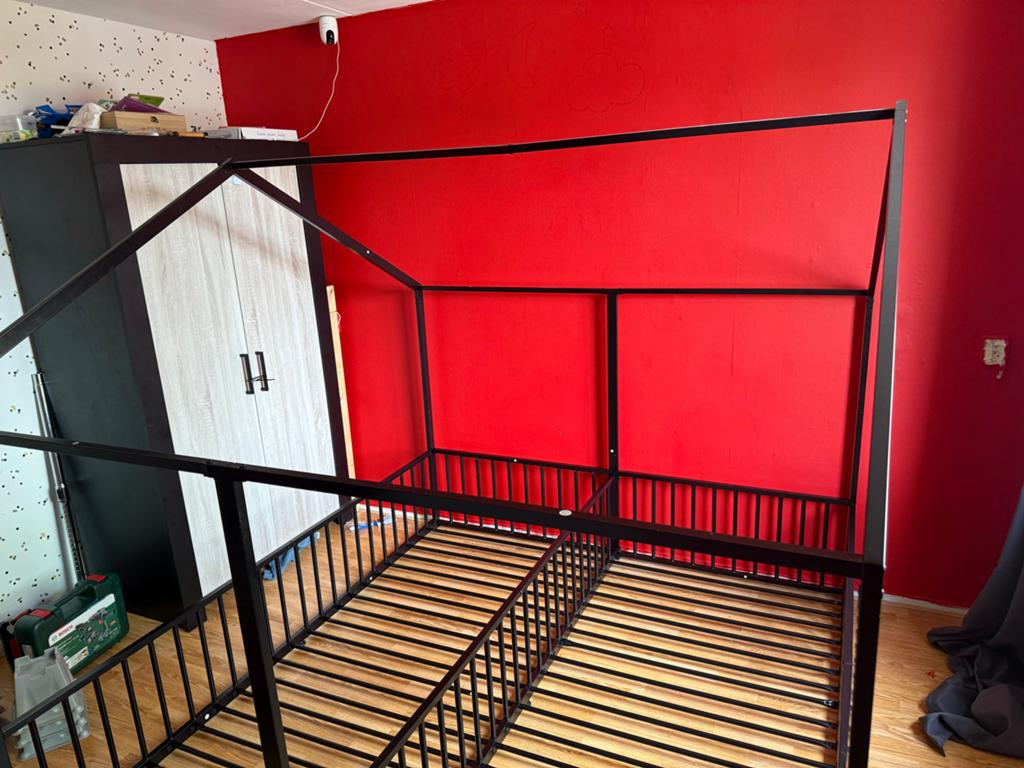 Metalen grondbed 2-persoons (90x200) - Zonder matrassen, 90 cm, Tweepersoons, Ophalen of Verzenden, Zo goed als nieuw