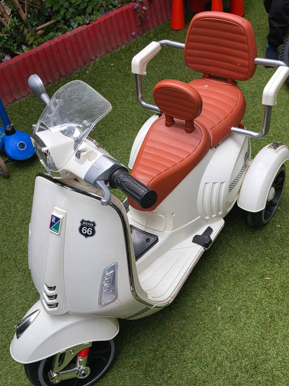kinderfiets drie wielen met oplader, Ophalen of Verzenden, Zo goed als nieuw