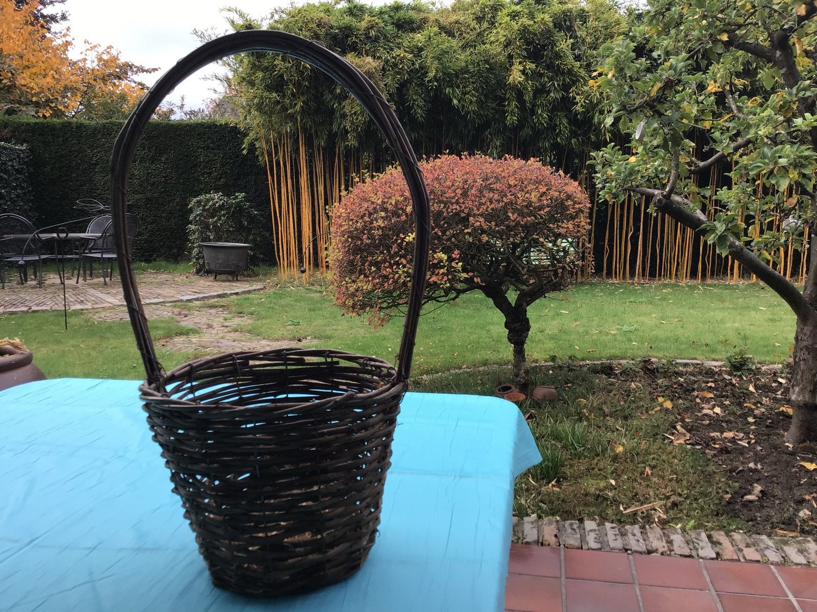 rieten mand met hoog handvat, Huis en Inrichting, Ophalen of Verzenden