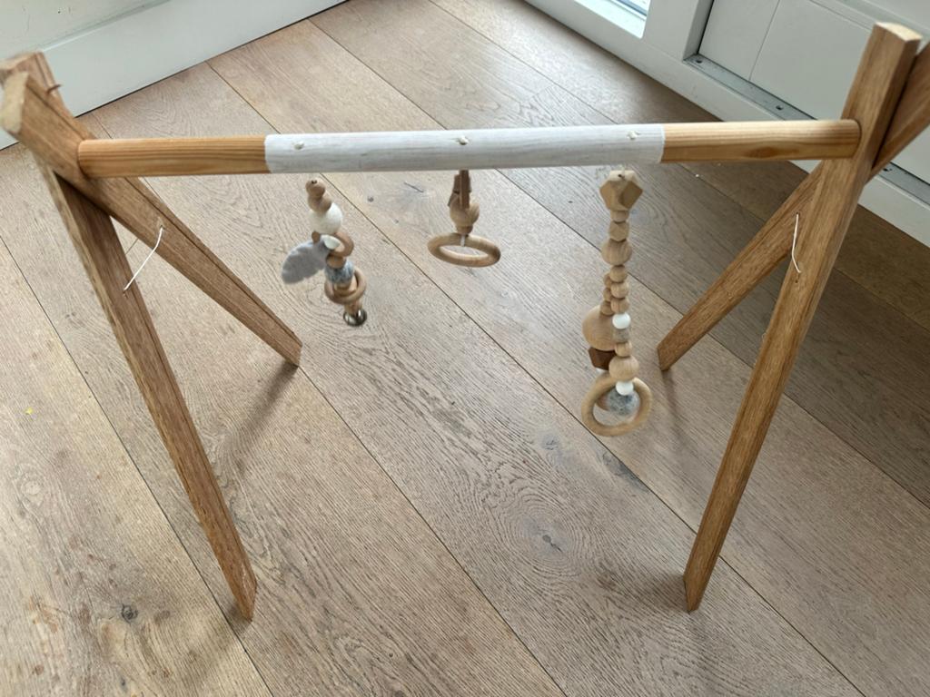 Babygym van hout met neutrale kleuren, Kinderen en Baby's, Speelgoed | Babyspeelgoed, Ophalen, Gebruikt, Babygym