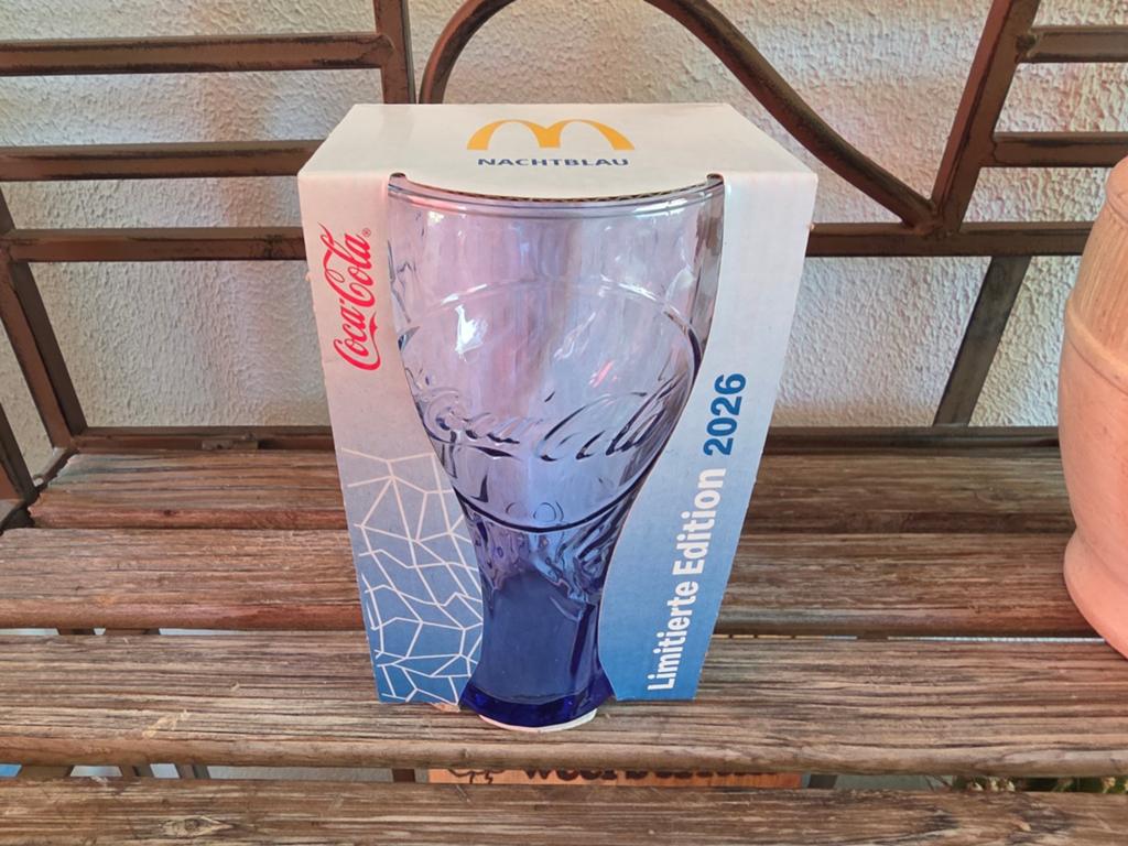 Coca Cola glas Mc Donalds 2026 Duitsland blauw Nieuw, Ophalen, Nieuw, Frisdrankglas