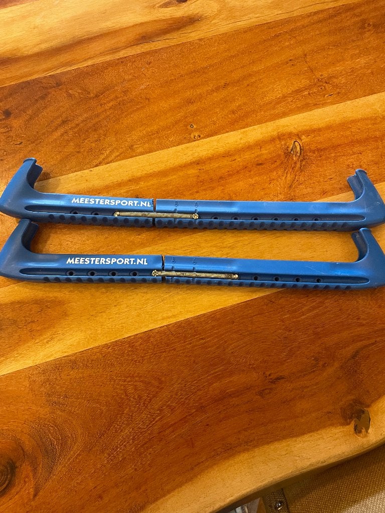 schaatsbeschermers in rood of blauw, Sport en Fitness, Ophalen of Verzenden, Gebruikt, Noren, Overige merken