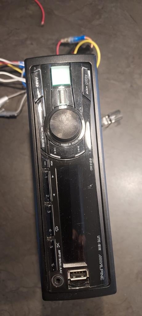 Alpine UTE-81R autoradio met USB-aansluiting, Auto diversen, Autoradio's, Ophalen of Verzenden