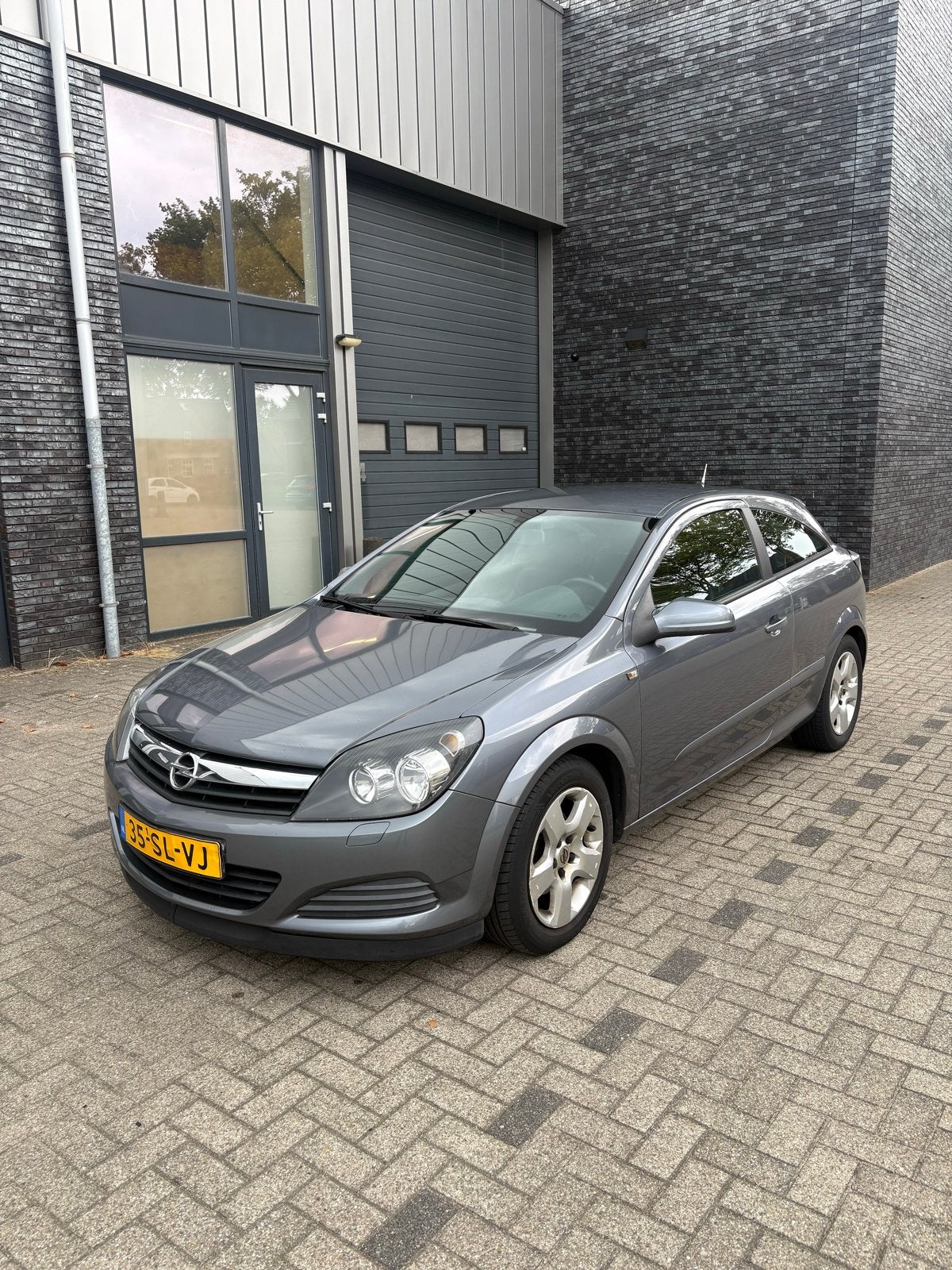 Opel Astra 1.6 16V GTC 2006 Grijs, Voorwielaandrijving, 15 km/l, 1145 kg, Zwart