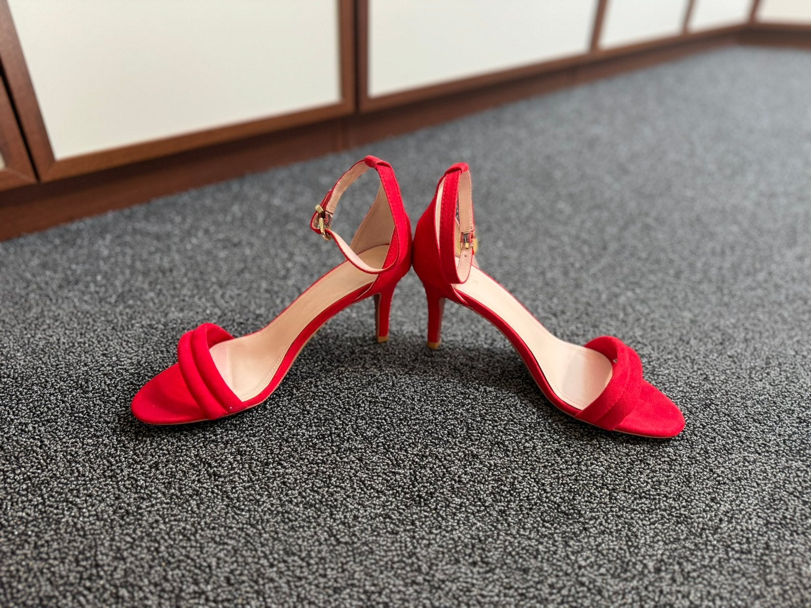 Nieuwe rode schoenen maat 36, Nieuw, Ophalen of Verzenden, Schoenen met hoge hakken, Rood