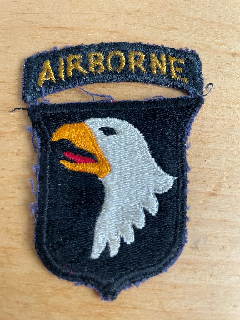 WW2 US emblemen, 101st Airborne Type 3, Verzamelen, Militaria | Tweede Wereldoorlog, Ophalen of Verzenden, Landmacht, Amerika