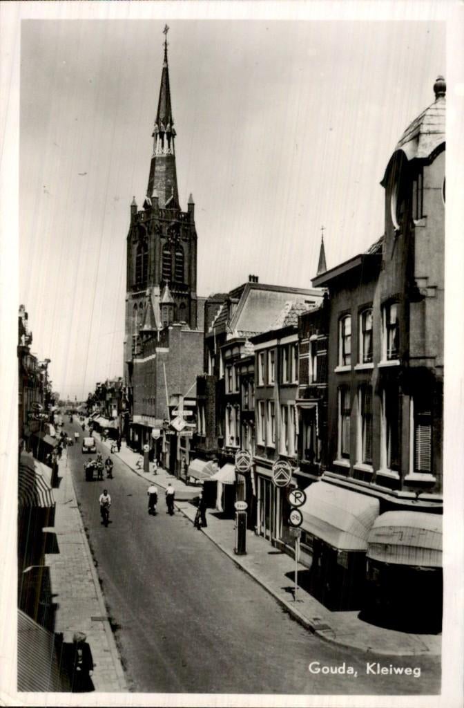 Gouda - Kleiweg - straatzicht, Ophalen of Verzenden, 1940 tot 1960, Ongelopen, Zuid-Holland