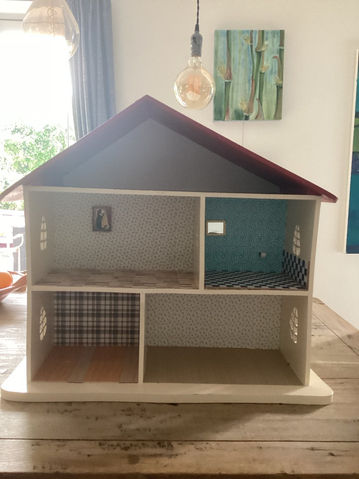 Leuk Poppenhuis met Rode Dak en Gedetailleerde Kamers, Ophalen of Verzenden, Gebruikt, Poppenhuis