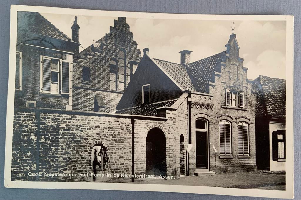 Oude Kloostermuur m. Pomp in de Kloosterstraat Assen, Verzamelen, Ophalen of Verzenden, Voor 1920, Gelopen, Drenthe