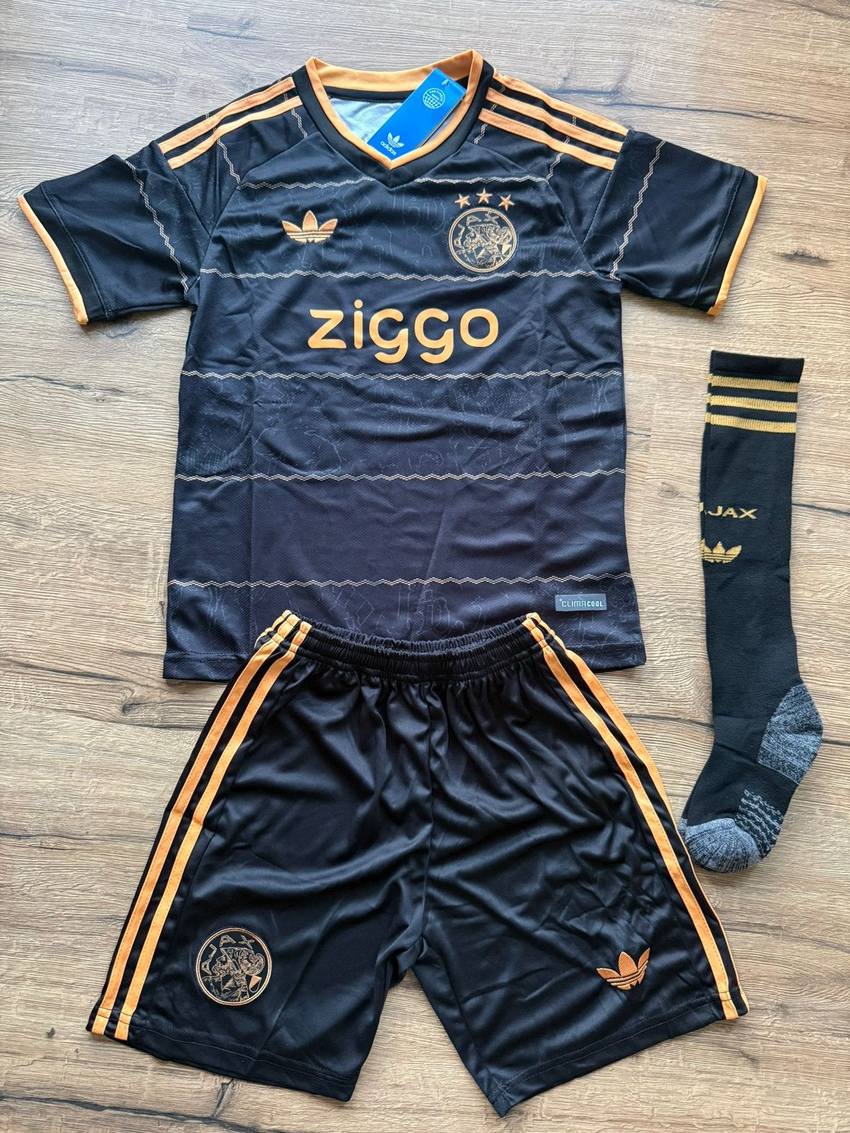 Ajax tenue 152 - nieuw met gratis sokken uit 2026, Ophalen of Verzenden, Zo goed als nieuw, Jongen of Meisje, Sport- of Zwemkleding