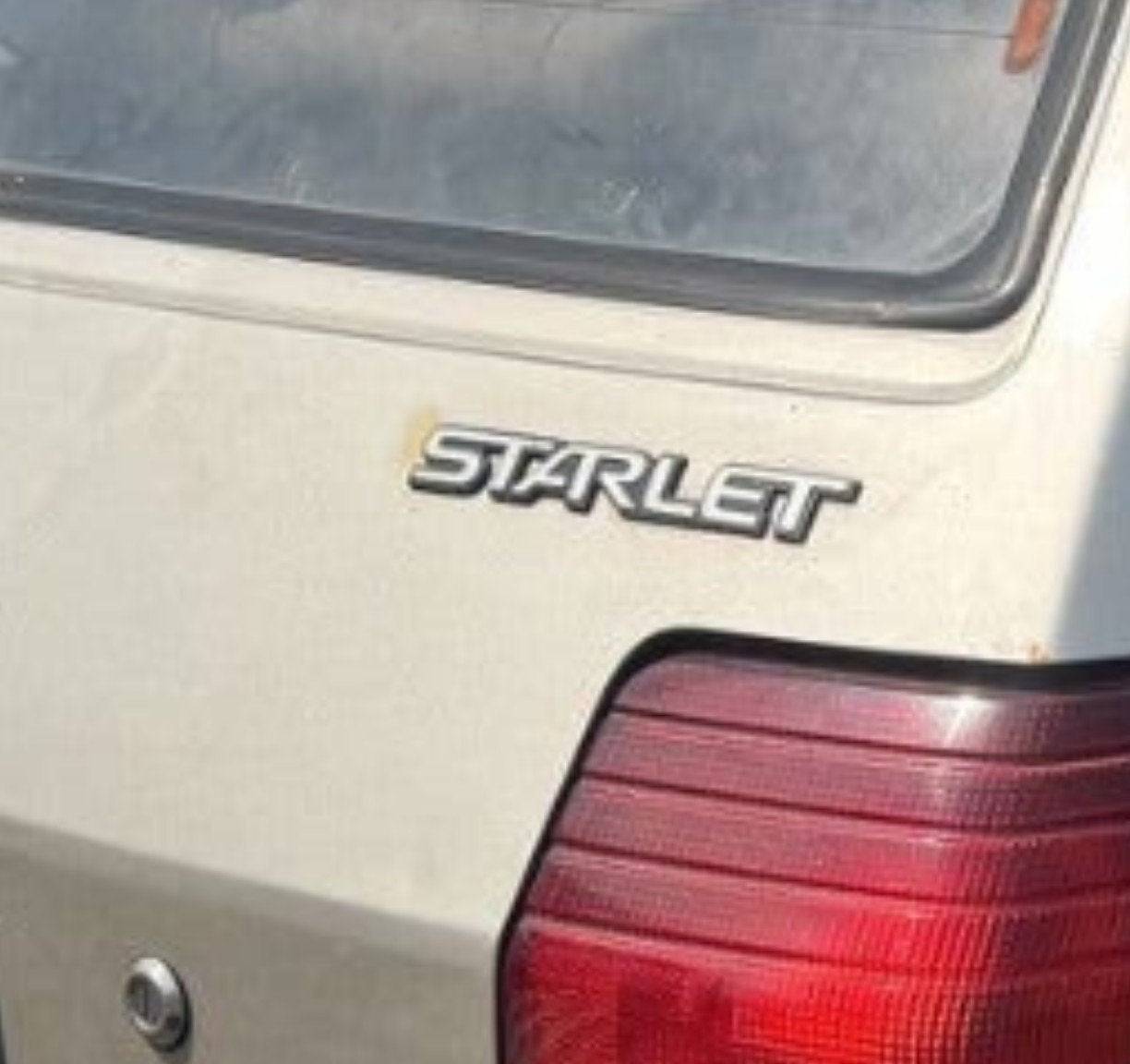 gezocht Starlet p7 logo, Ophalen of Verzenden, Bumper