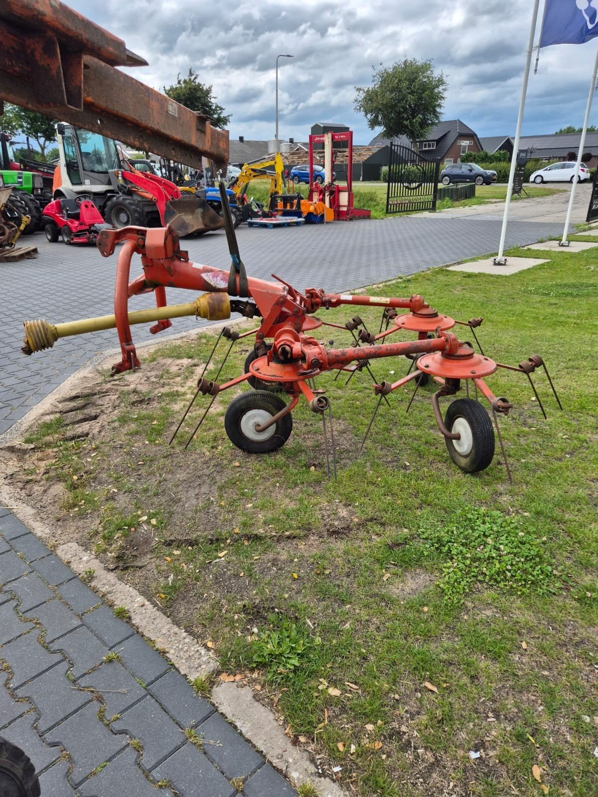 KUHN 4 element schudder, Ophalen, Weidebouw