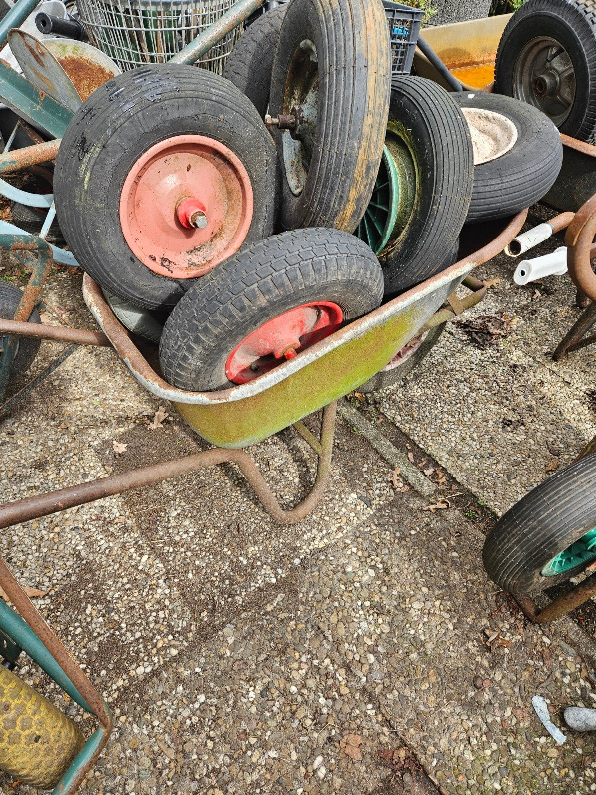 Kruiwagen met 10 kruiwagenwielen, Ophalen, Gebruikt
