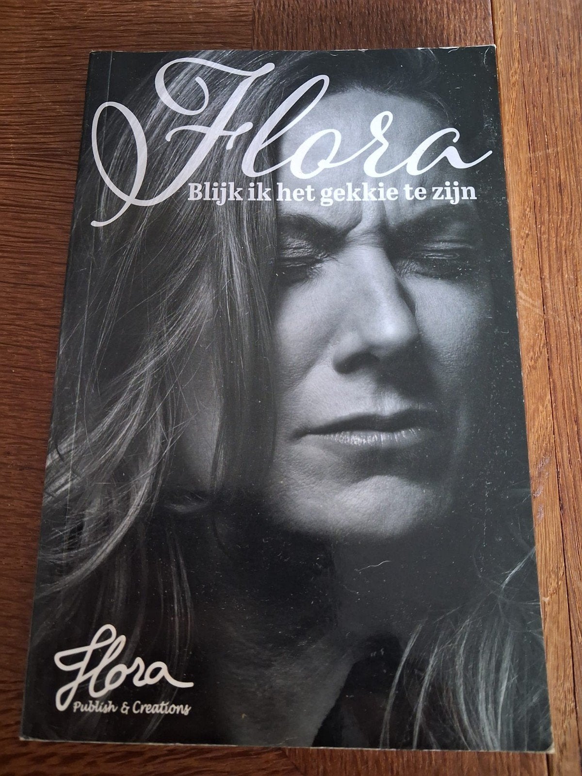 Flora: Blijk ik het gekkie te zijn - Een persoonlijk verhaal, Boeken, Ophalen of Verzenden, Gelezen, Flora Willemsen, Overige