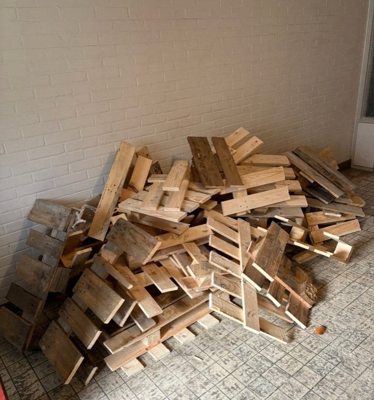 Partij pallet hout (brandhout)