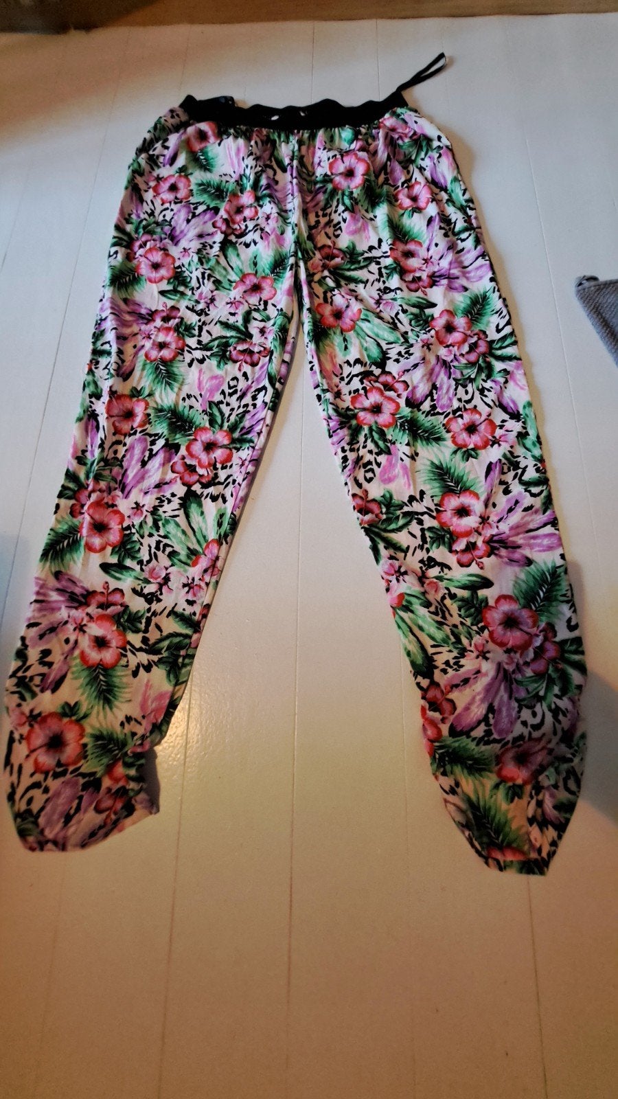 lounge broek pyama hunkemoller L nieuw met prijskaartje, Meerkleurig, Maat 42/44 (L), Nieuw, Ophalen of Verzenden