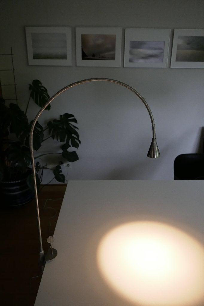 Zeer flexibele LED tafellamp met tafelblad klem