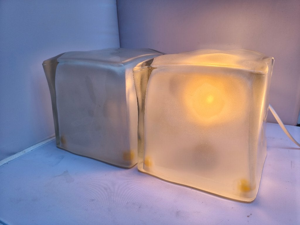 Twee Ikea ijsblok tafellampen, Figuurlamp, Met schakelaar, E14 (klein), Wit