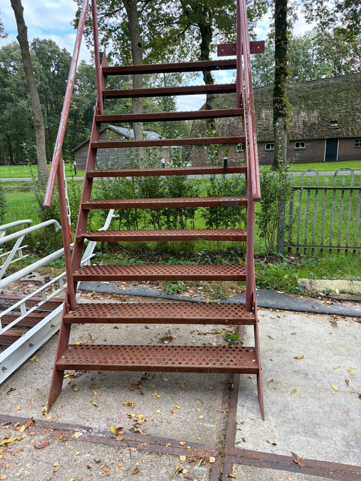 Stalen metalen trap 2.21/2.38m. hoog 120 breed 2 x leuning, Ophalen, Gebruikt, Trap, 2 tot 4 meter