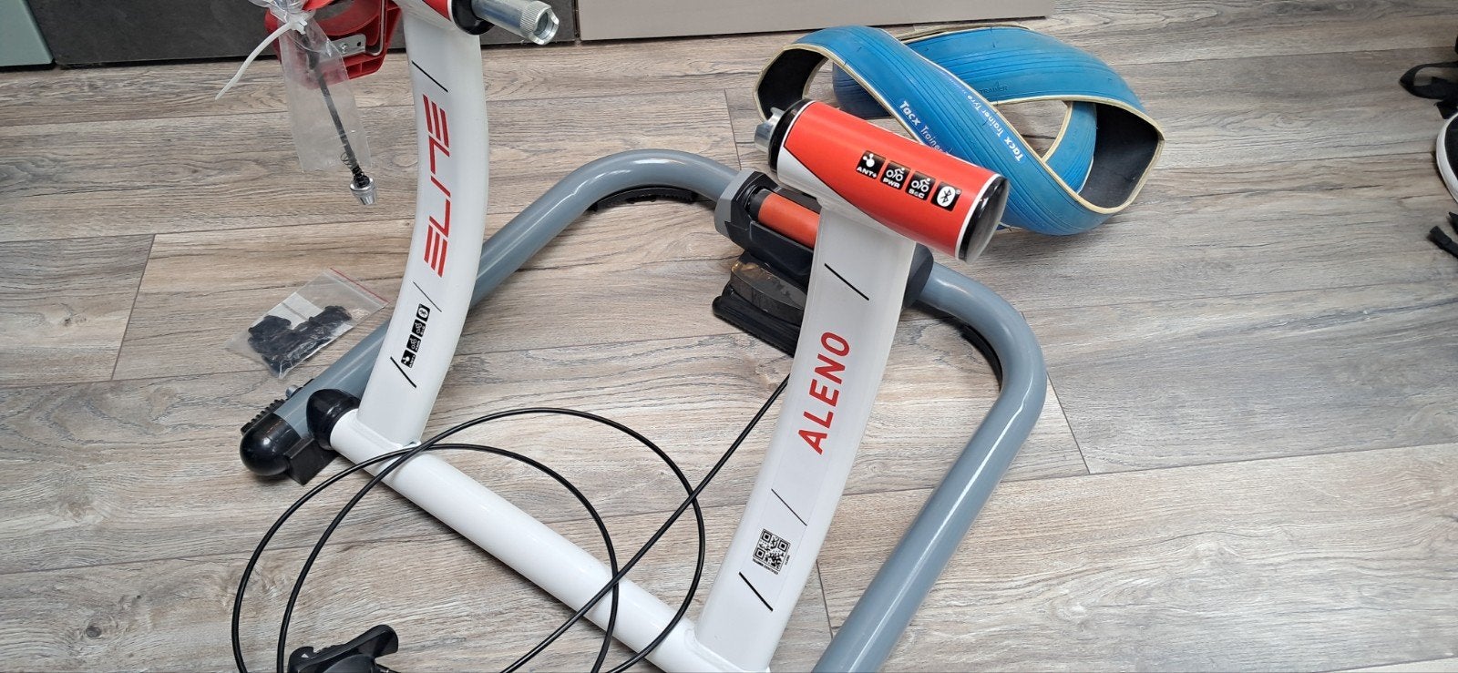 Elite Aleno Smart Trainer met Tacx Trainer Tyre, Ophalen of Verzenden, Aluminium, Meer dan 20 versnellingen, Overige merken