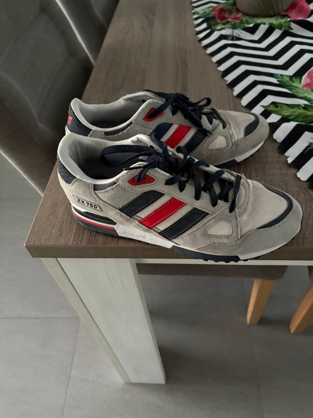Adidas schoen, Ophalen of Verzenden, Zo goed als nieuw