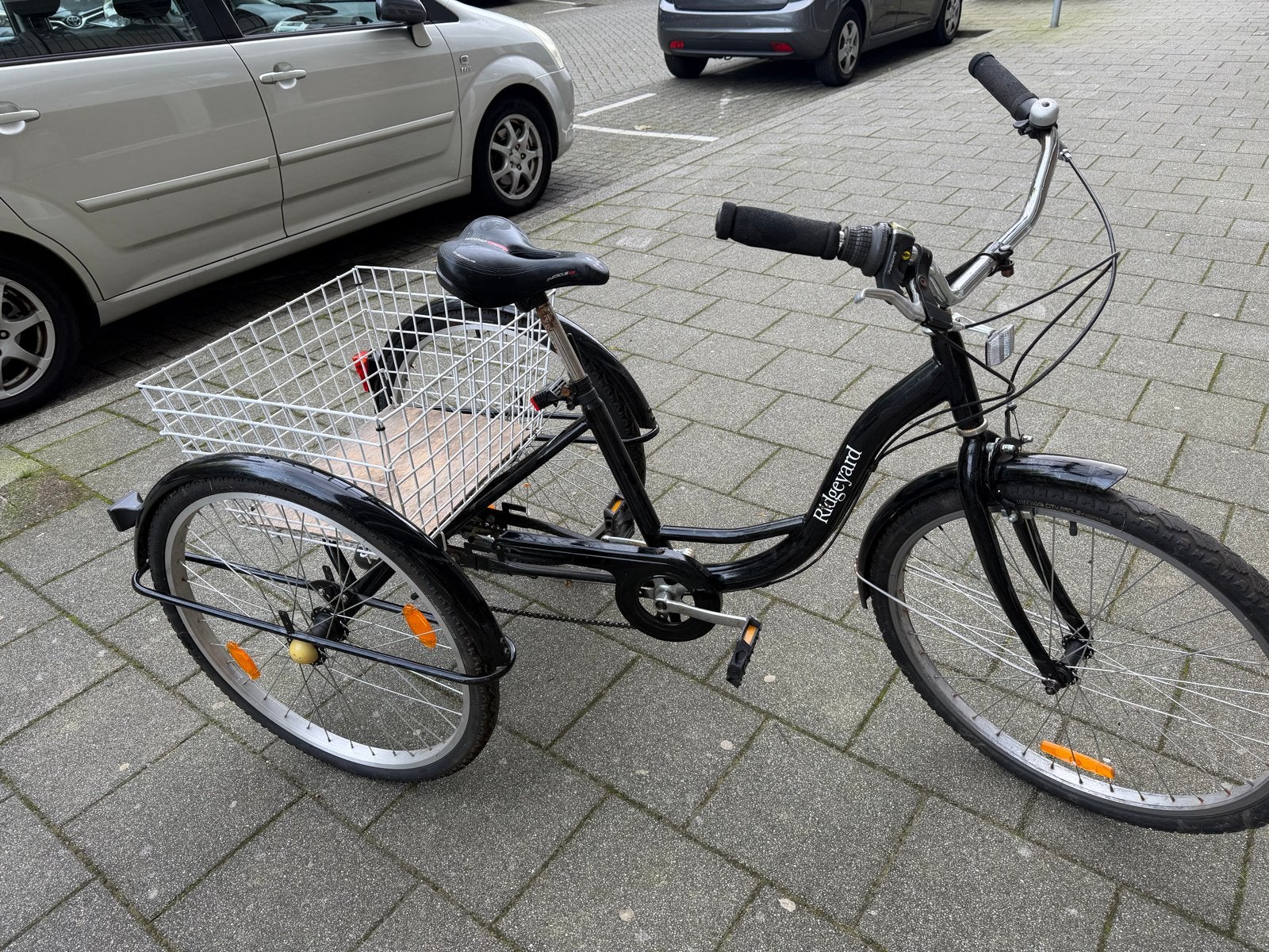 Zwarte driewieler fiets met versnellingen en mand, Ophalen of Verzenden, Zo goed als nieuw, Velgrem