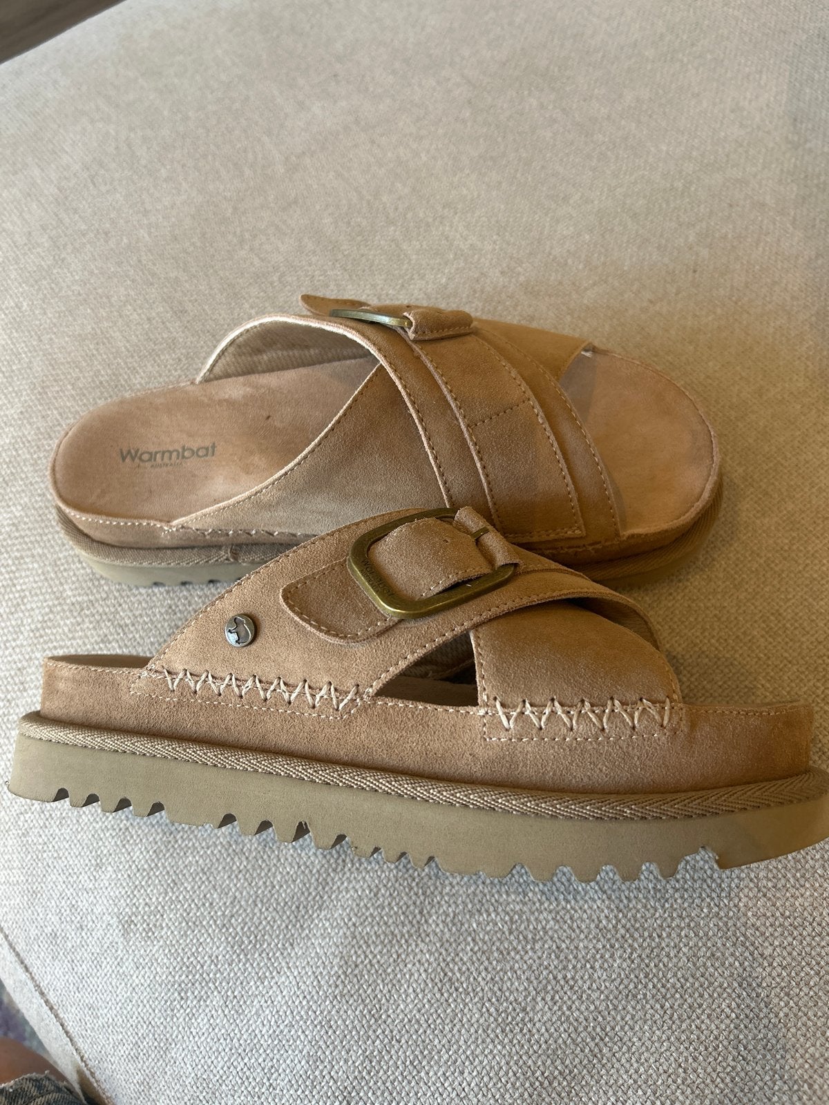Warmbat suède slippers met gesp -, Ophalen of Verzenden, Nieuw, Bruin, Slippers