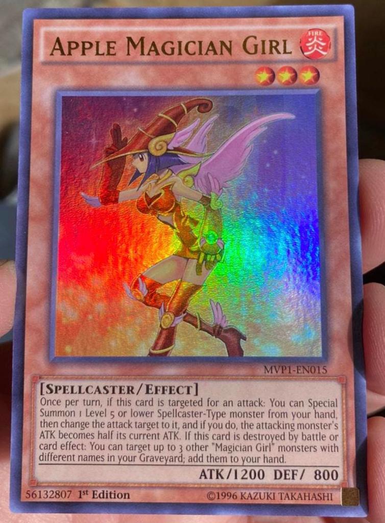 Yu-Gi-Oh! Apple Magician Girl MVP1 1st Edition !, Ophalen of Verzenden, Zo goed als nieuw, Losse kaart, Foil