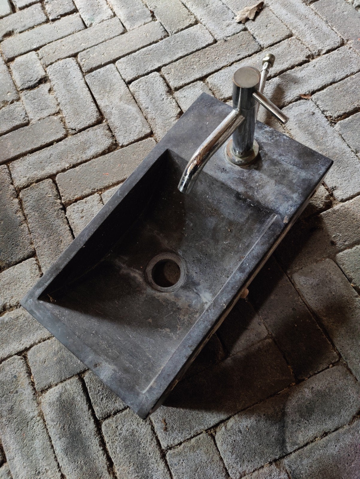 Stenen wastafel met kraan, Doe-het-zelf en Verbouw, Ophalen of Verzenden