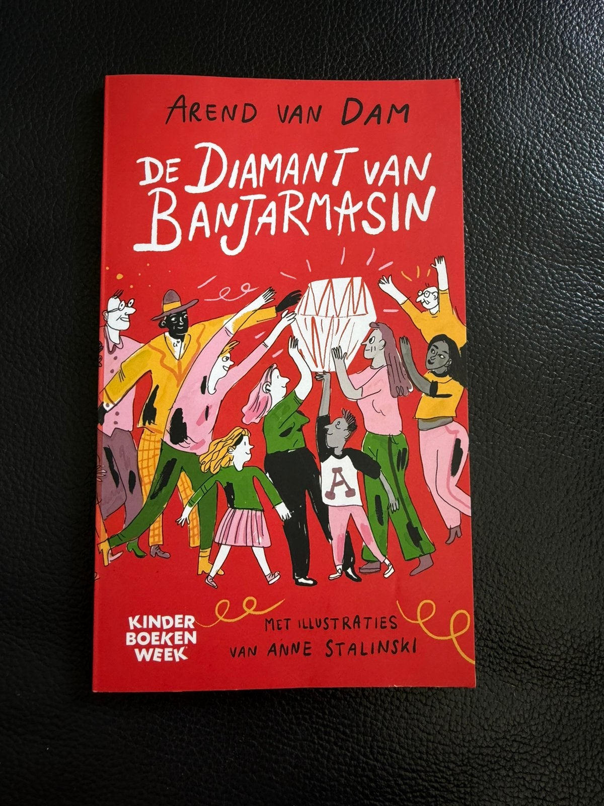 De Diamant van Banjarmasin - Arend van Dam (Kinderboekenweek, Ophalen of Verzenden, Zo goed als nieuw, Fictie algemeen