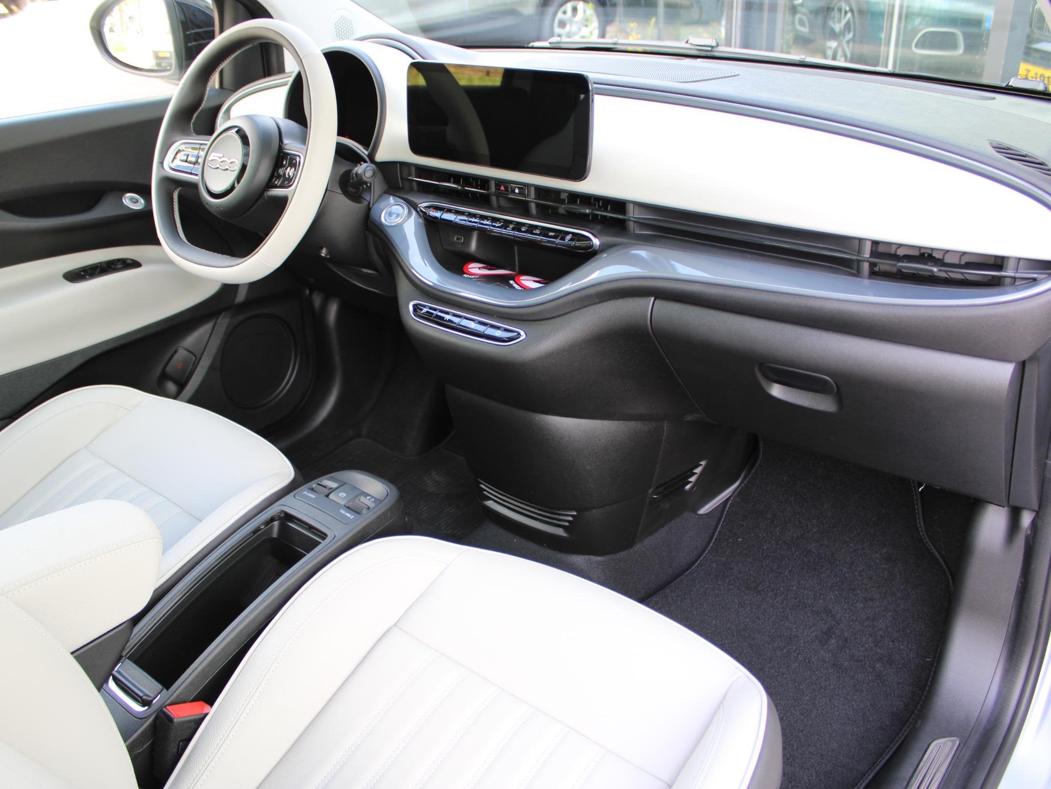 Fiat 500 La Prima 42 kWh VOORRAAD KORTING, Auto's, Fiat, 12 maanden, 118 pk, 4 stoelen, Wit