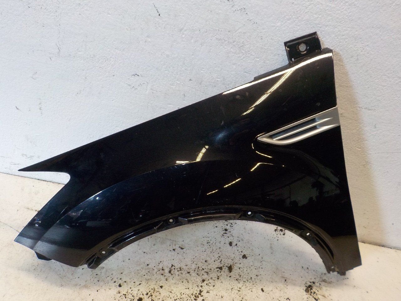 Spatbord links voor Ford Kuga, Auto-onderdelen, Onderdelen@venauto.nl, Van der Ven Autorecycling B.V., Gebruikt, Ettenseweg 76, 4706 PB Roosendaal, The Netherlands