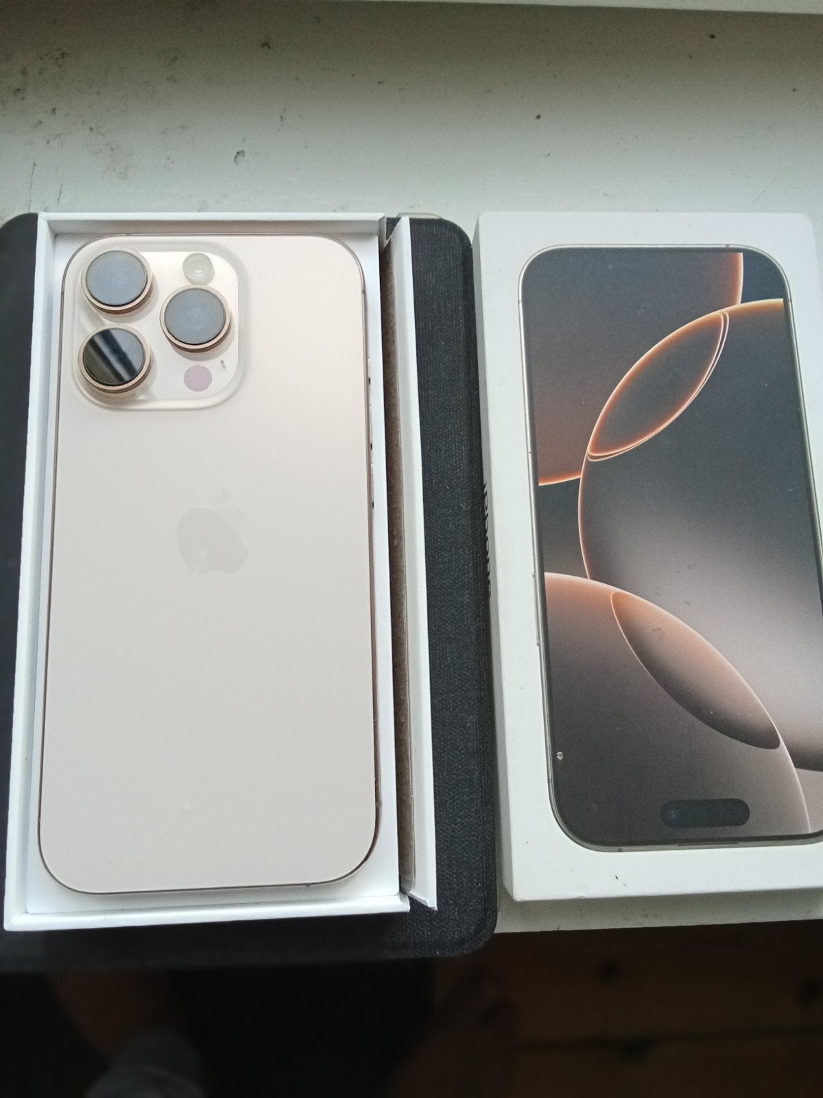 Apple iPhone 16 Pro, Ophalen, Zo goed als nieuw, Goud, 128 GB