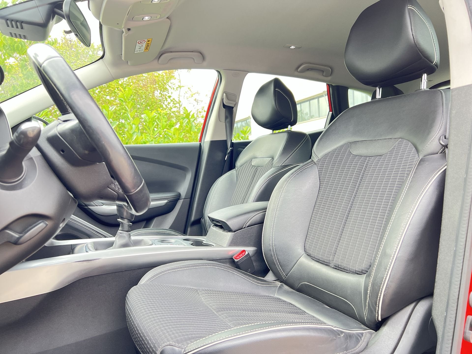 Renault Kadjar 1.6 TCe Bose |PARKEERSENSOREN|TREKHAAK|CLIMA|, Kadjar, 4 cilinders, Leder en Stof, Handgeschakeld