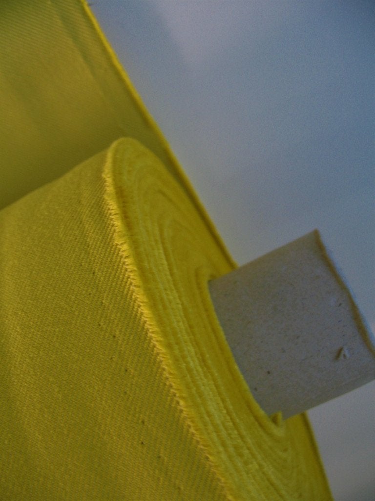 SALE: Kvadrat Relate; geel; 15 meter meubelstof NU 25€ p.m., Overige materialen, 120 cm of meer, Geel, Ophalen of Verzenden