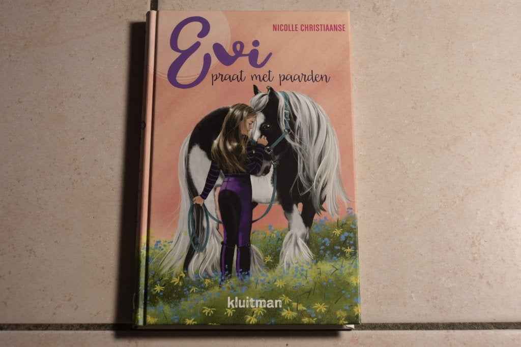 Evi praat met paarden / Nicolle Christiaanse  , Ophalen of Verzenden, Zo goed als nieuw, Fictie algemeen