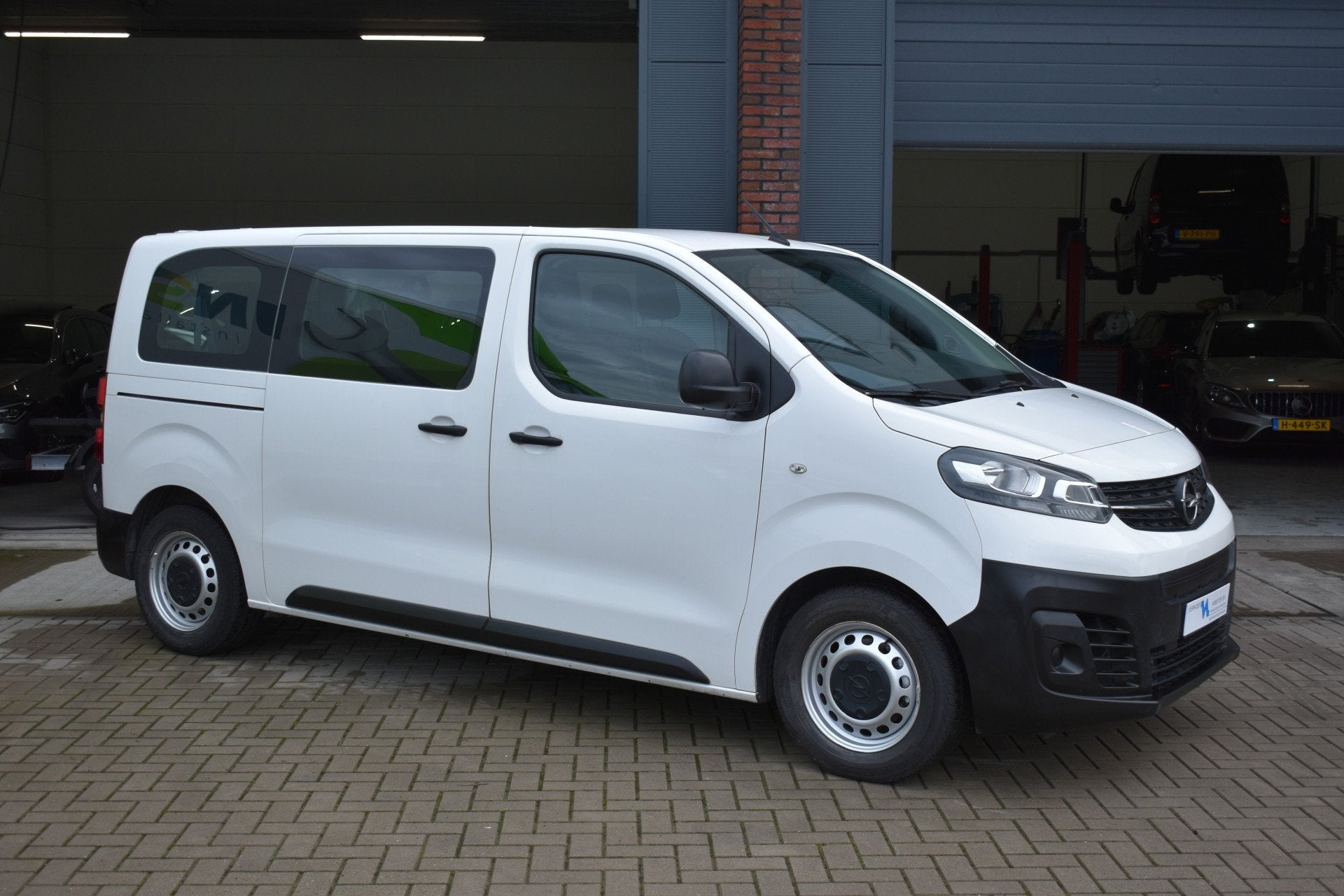 Opel Zafira-e Life VIVARO-E 2H1 50 kWh (bj 2021, automaat), Auto's, Zwart, Overige carrosserieën, Wit, Origineel Nederlands