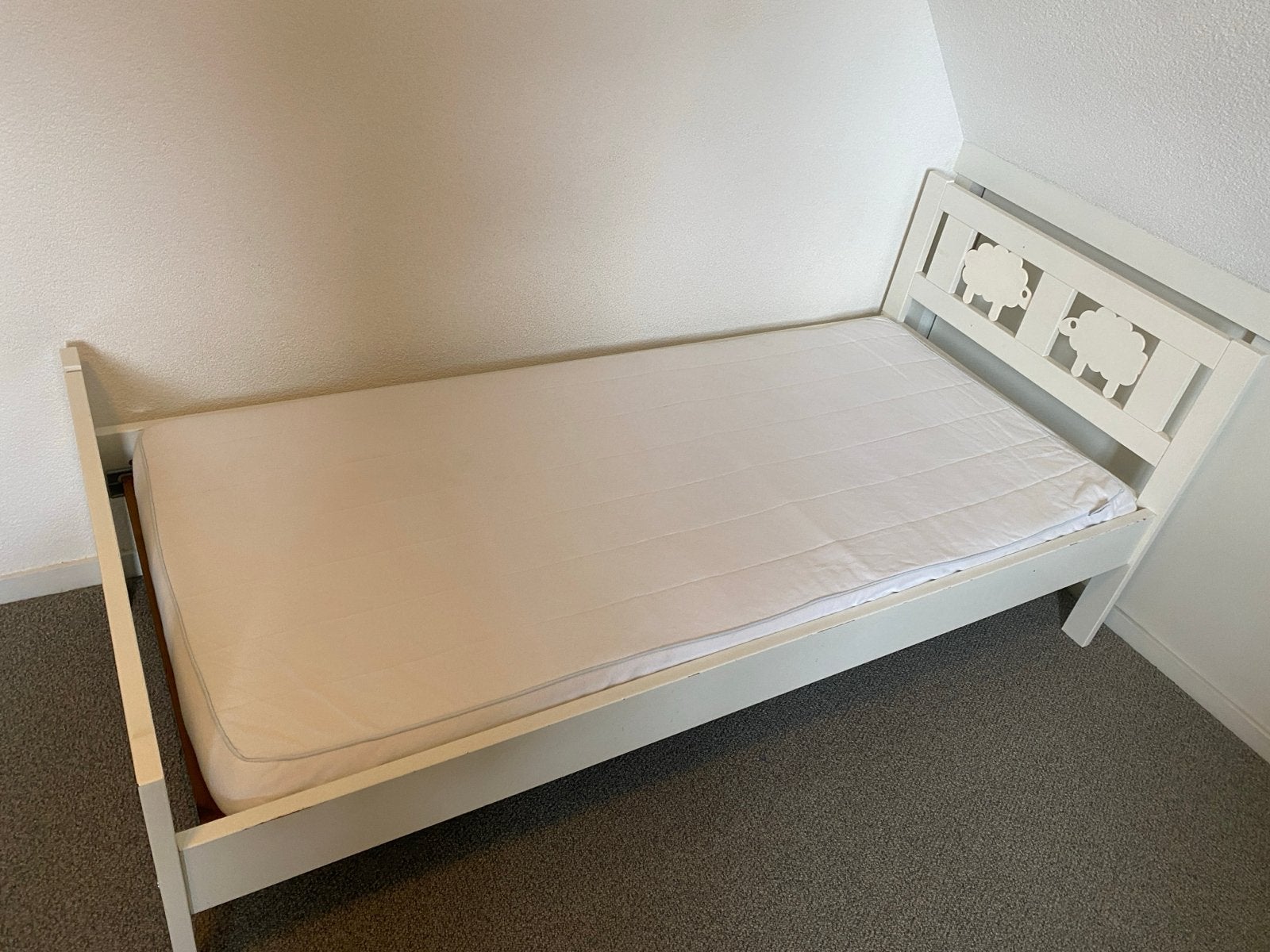 Kinderbed met matras en lattenbodem, Ophalen, Gebruikt, Wit, 190 cm of minder