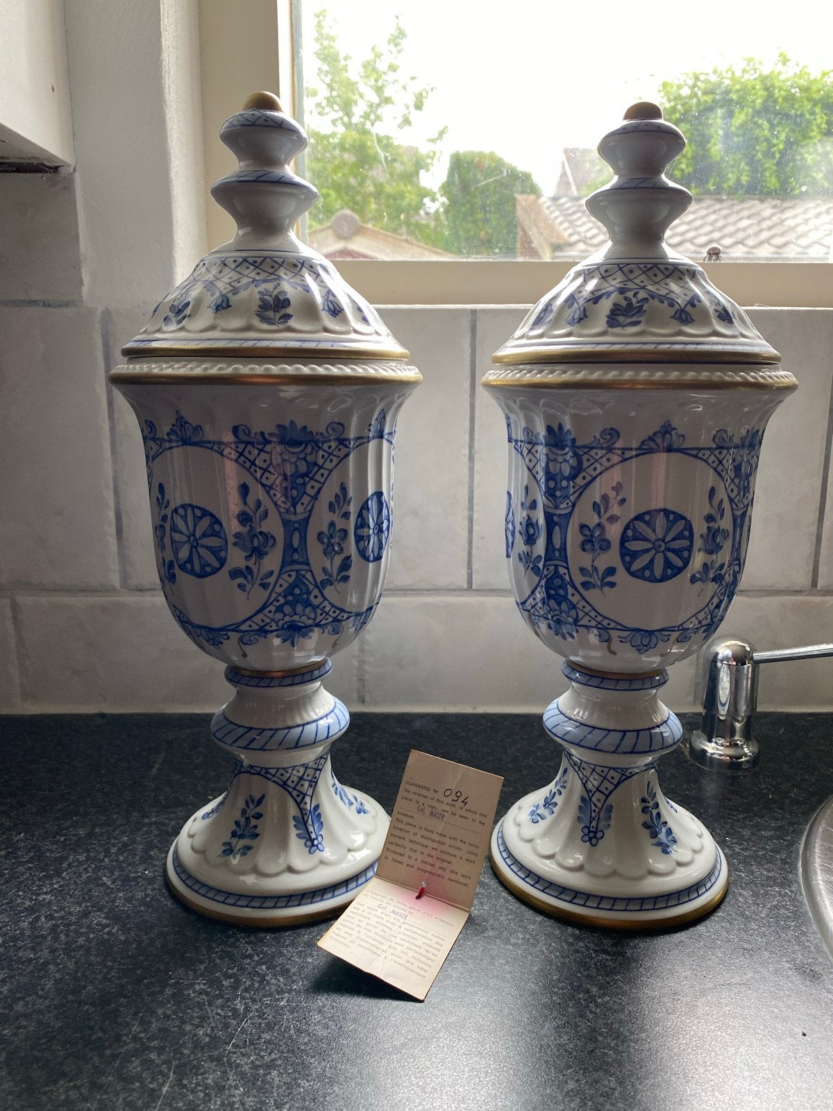 Set van 2 Richelieu Vazen - Handgeschilderd Porselein, Ophalen