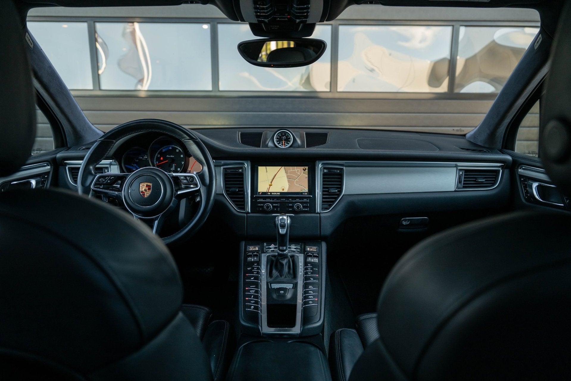 Porsche Macan 3.6 Turbo 400PK|PANO|Luchtvering|Sport-Chrono|, Auto's, Automaat, Dealer onderhouden, Gebruikt, Automatische klimaatregeling