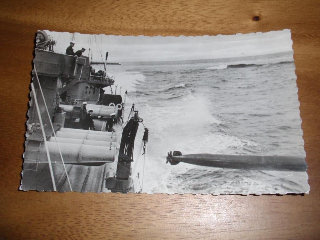 Afvuren Torpedo door een Marineschip Marine Militair, Verzamelen, Verzenden, 1960 tot 1980, Ongelopen, Voertuig