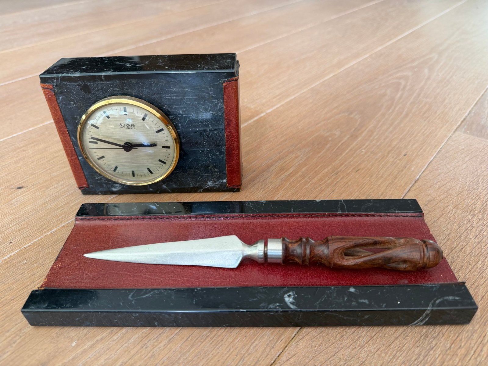 Bijzondere marmeren Swiss Quartz klok en bureauset, Antiek en Kunst, Ophalen of Verzenden