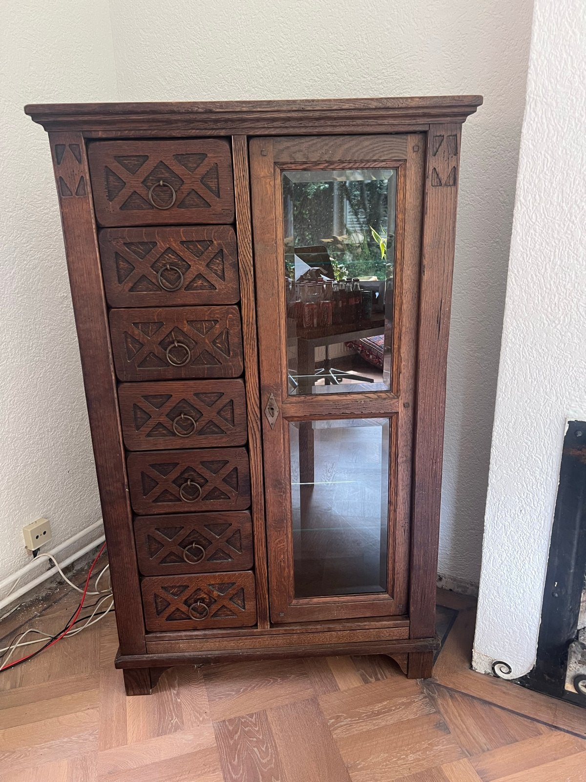 Houten vitrinekast met glazen plankjes, Huis en Inrichting, Kasten | Vitrinekasten, Ophalen, Glas, Gebruikt, 100 tot 150 cm