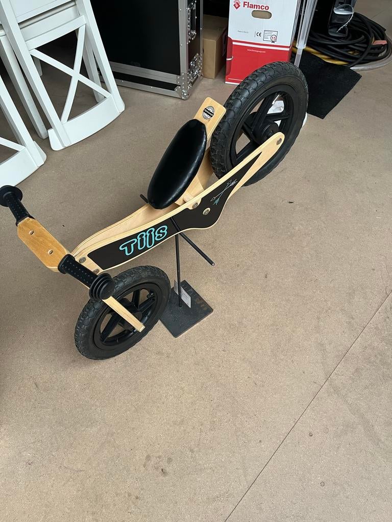 Houten loopfiets Tiijs - Zo goed als nieuw, Fietsen en Brommers, Steps, Ophalen of Verzenden, Zo goed als nieuw, Gewone step