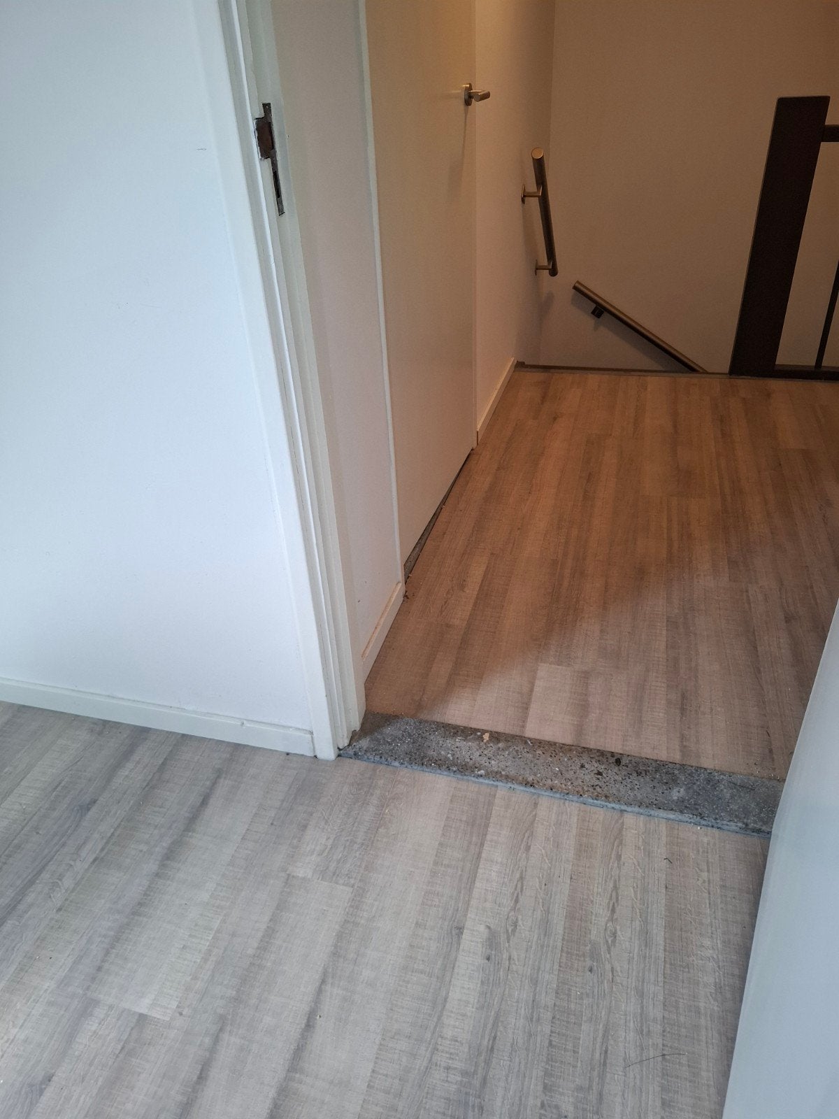 Lichtgrijze laminaatvloer - Zo goed als nieuw, 50 tot 150 cm, Ophalen of Verzenden, Zo goed als nieuw, 10 m² of meer