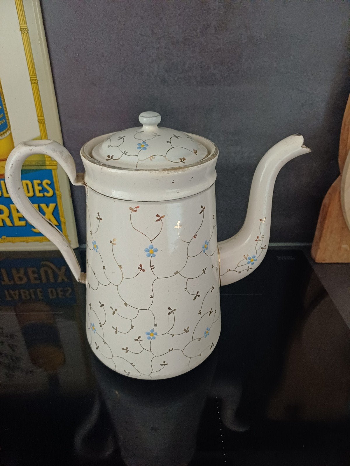 Mooie antieke Franse emaille Koffiepot met strooibloemetjes., Verzenden