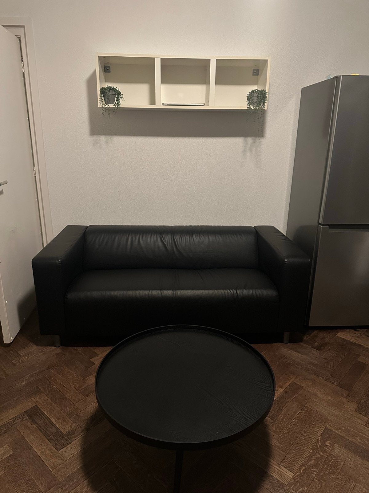 IKEA KLIPPAN bank, zwart leer, zo goed als nieuw, Ophalen, Driepersoons, Zo goed als nieuw, Rechte bank