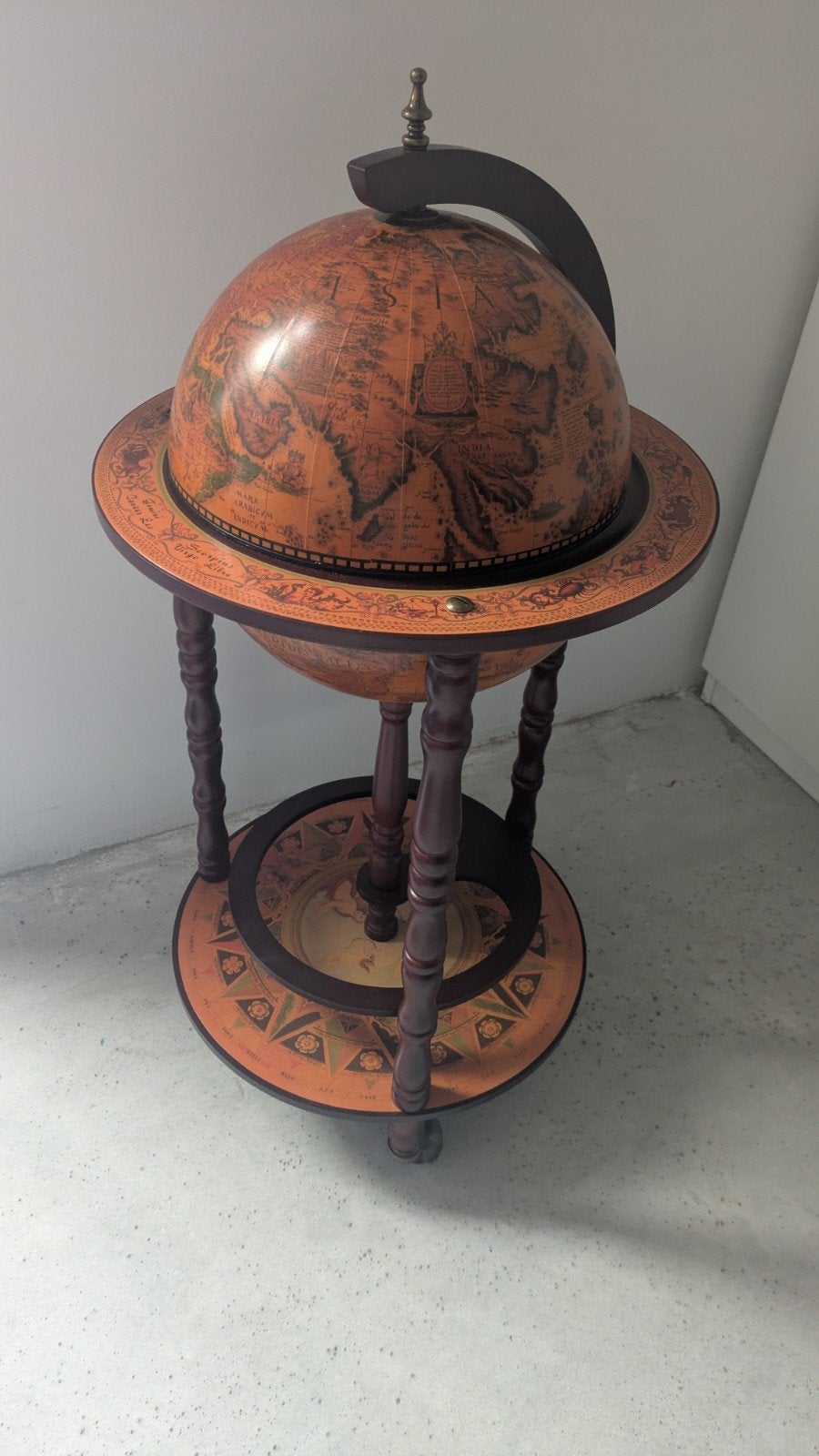 Globe-bar, Ophalen